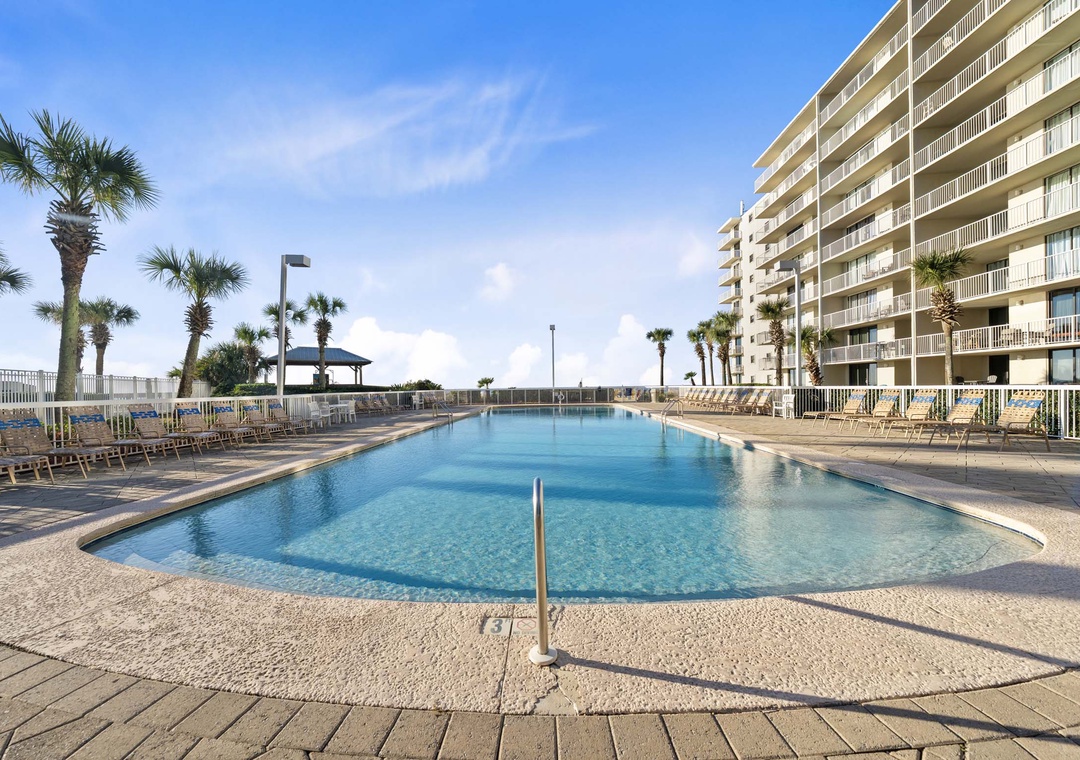 Seaside Beach & Racquet outdoor pool
