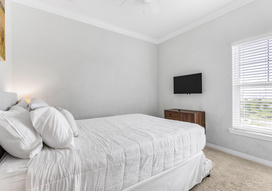 Queen guest bedroom 1