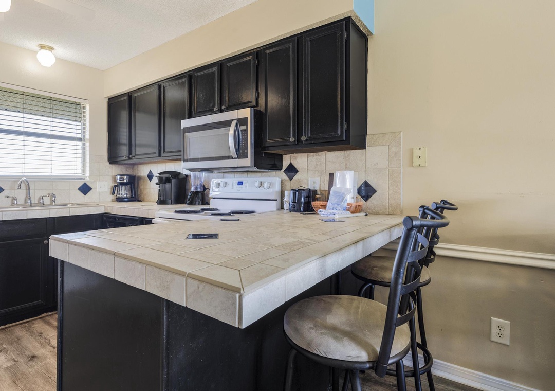 Kitchen breakfast bar