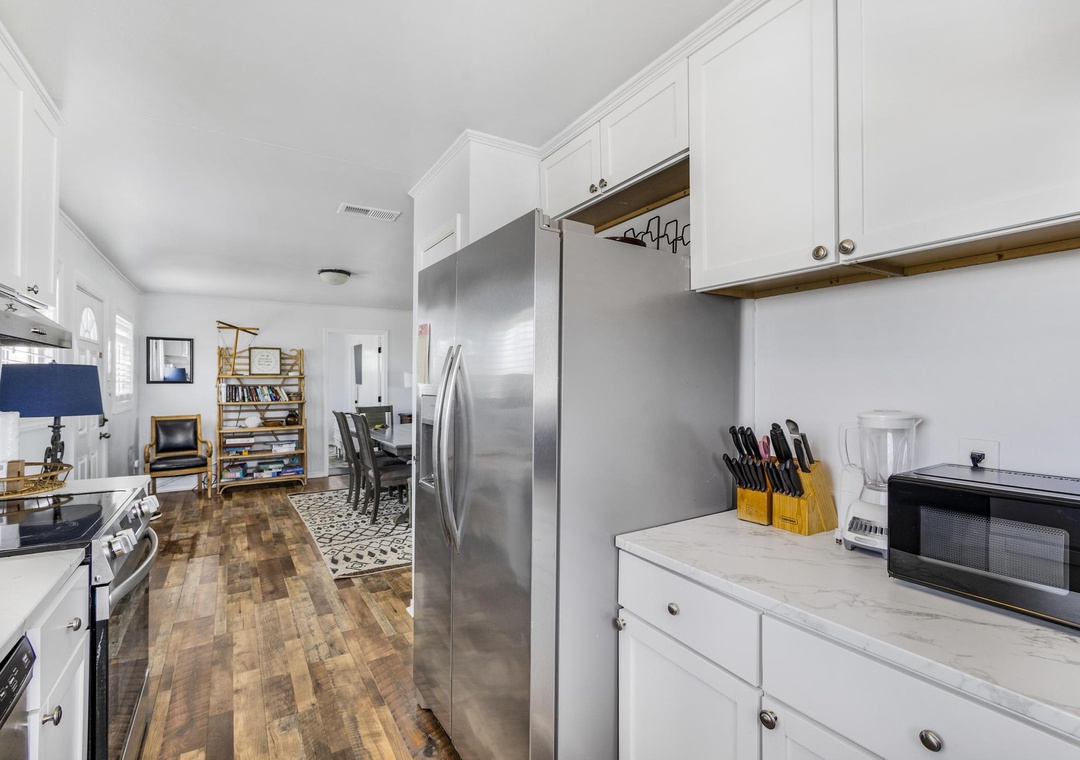 Full kitchen