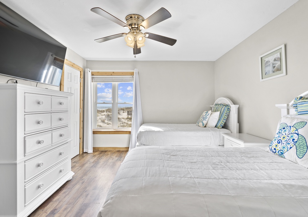 Bedroom 5 with two twin beds and flat-screen TV