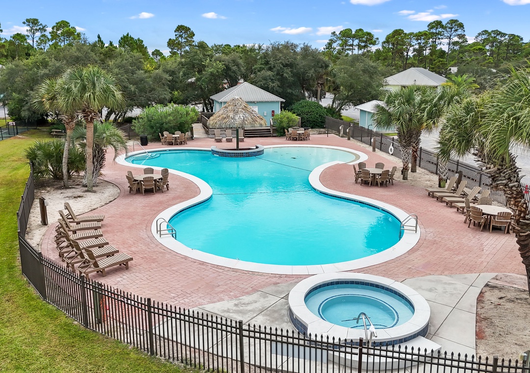 Pool and hot tub at The Rookery