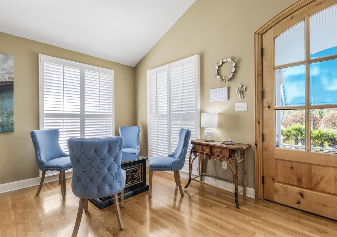 Entryway with additional seating