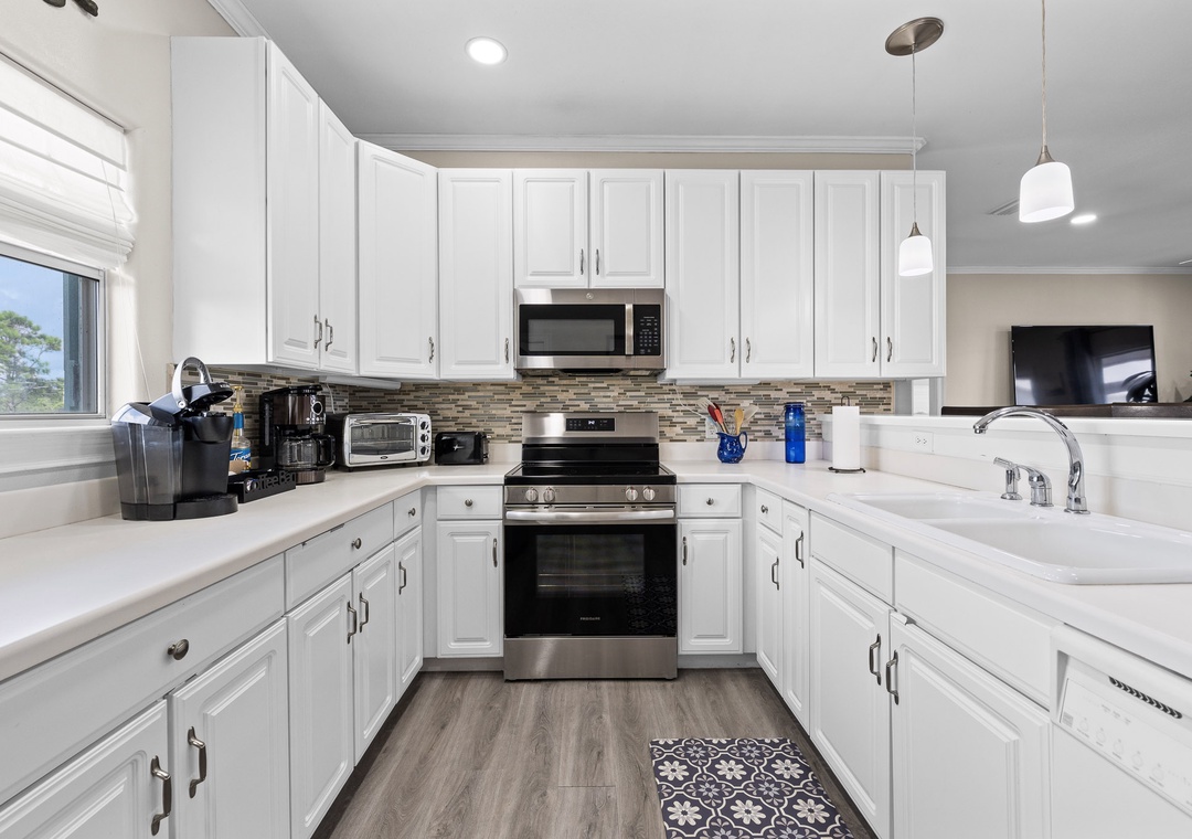 Full kitchen