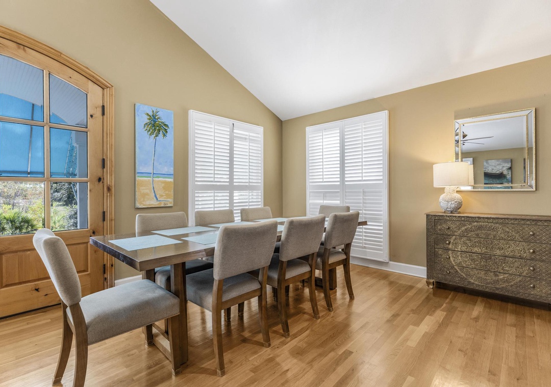 Seating for eight at the dining table