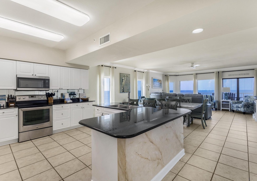 Full kitchen