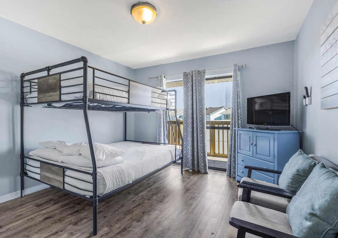 Bunk room with double-over-queen bunk bed