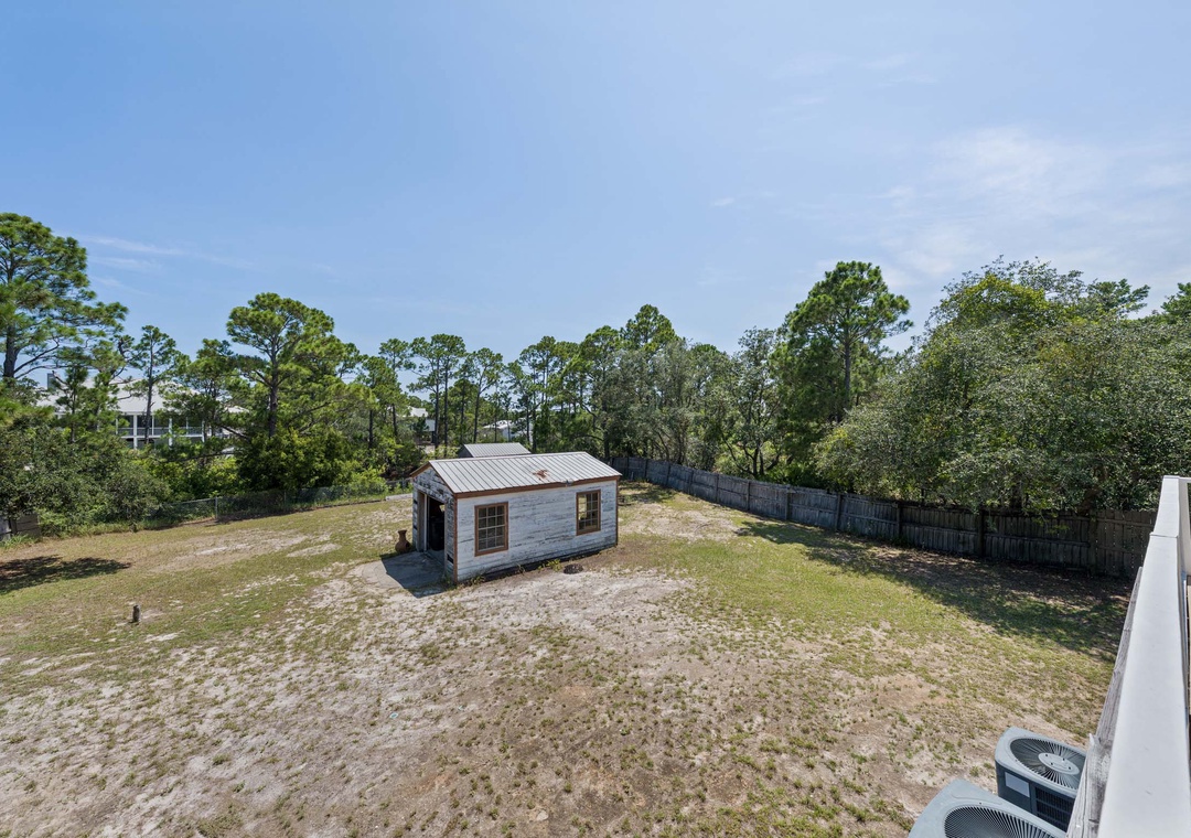 Fort Paradise large backyard