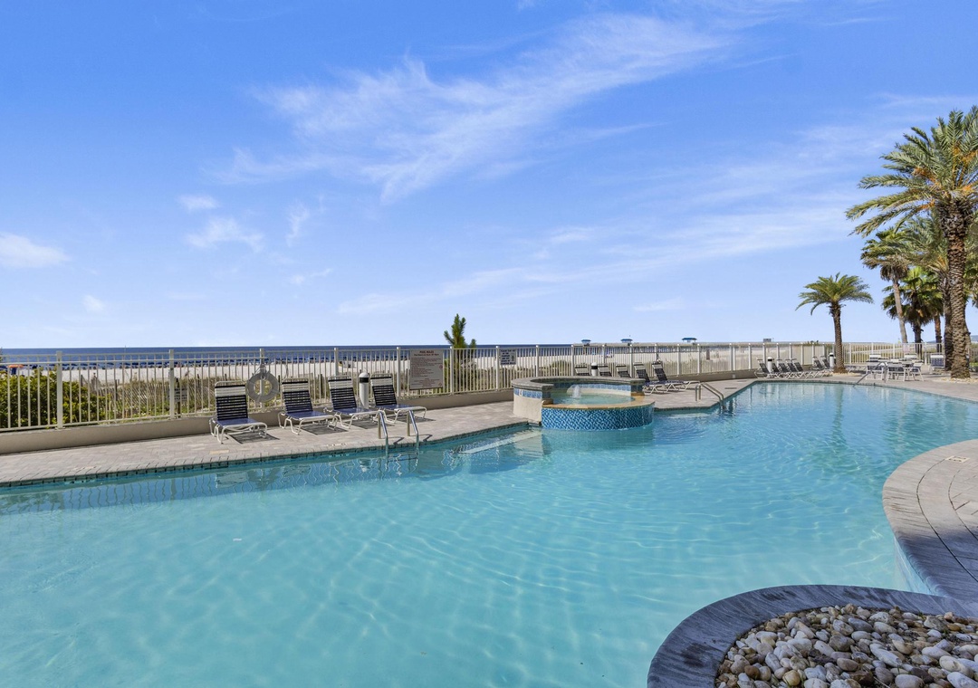 Admirals Quarters outdoor pool