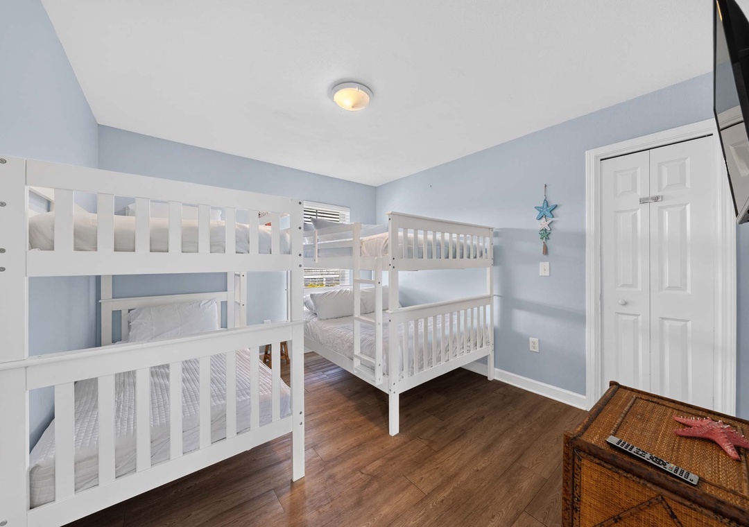 Main floor guest bedroom 2