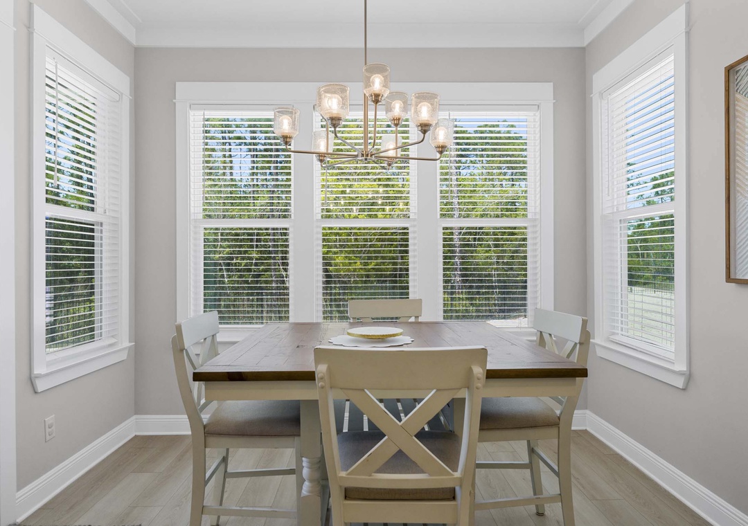 Seating for four at the dining table