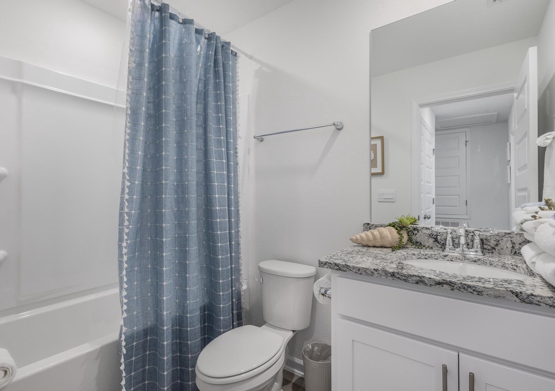 Guest bathroom with shower/tub combo
