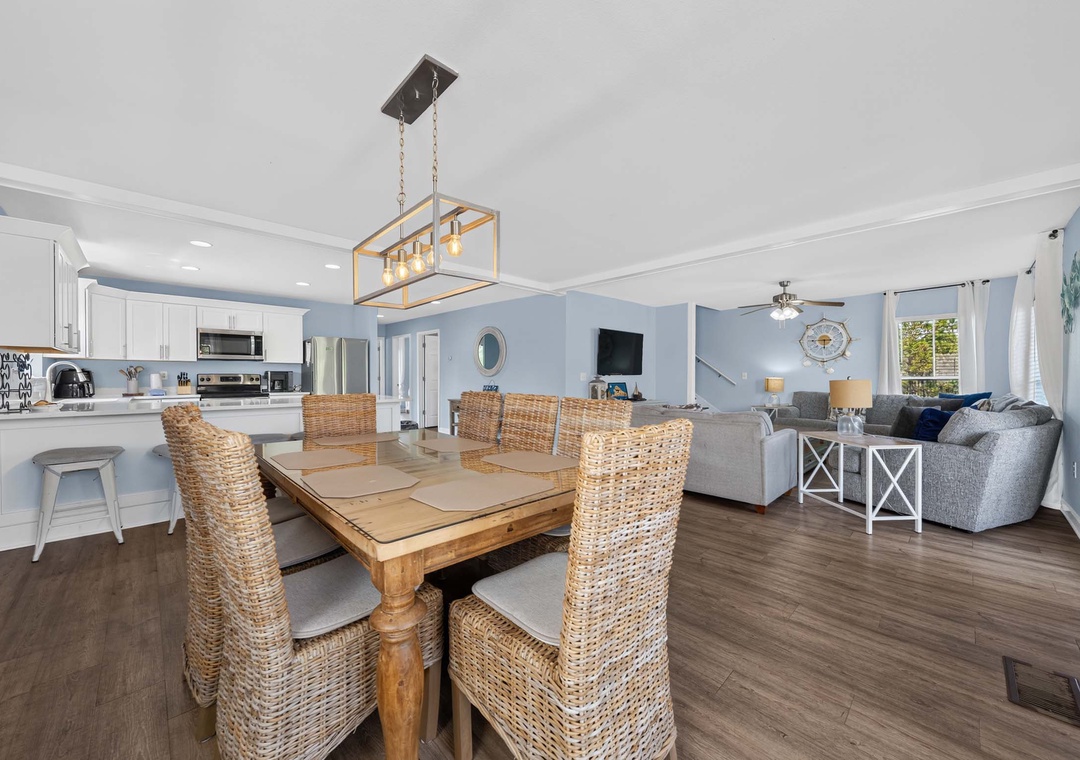 Seating for eight at the dining table