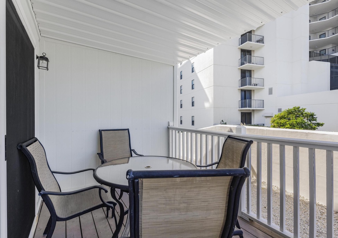 Dine al fresco on the balcony