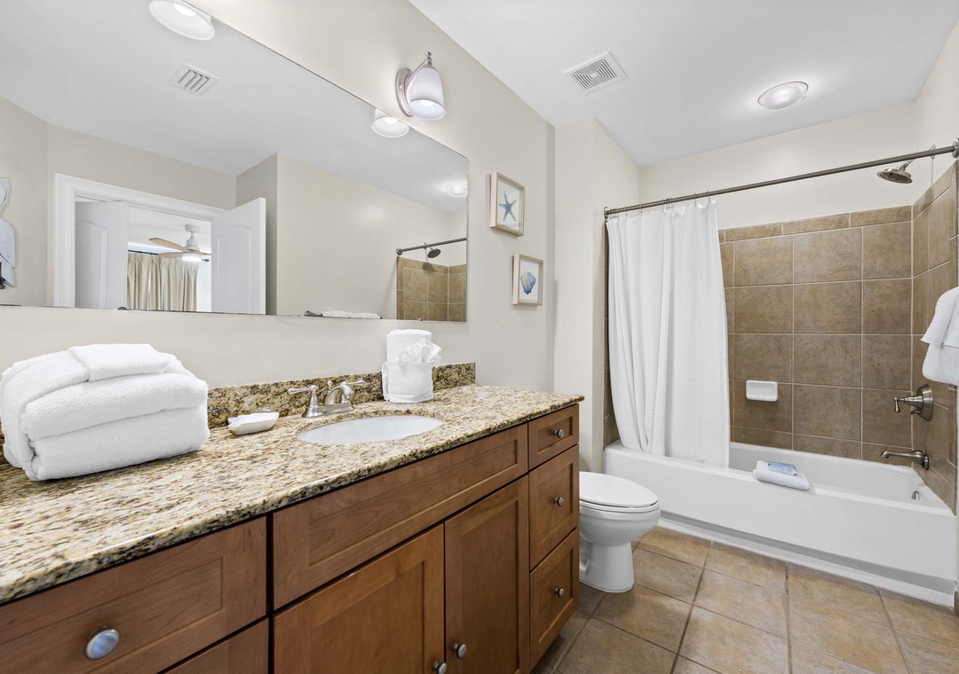 Guest bathroom with shower/tub combo