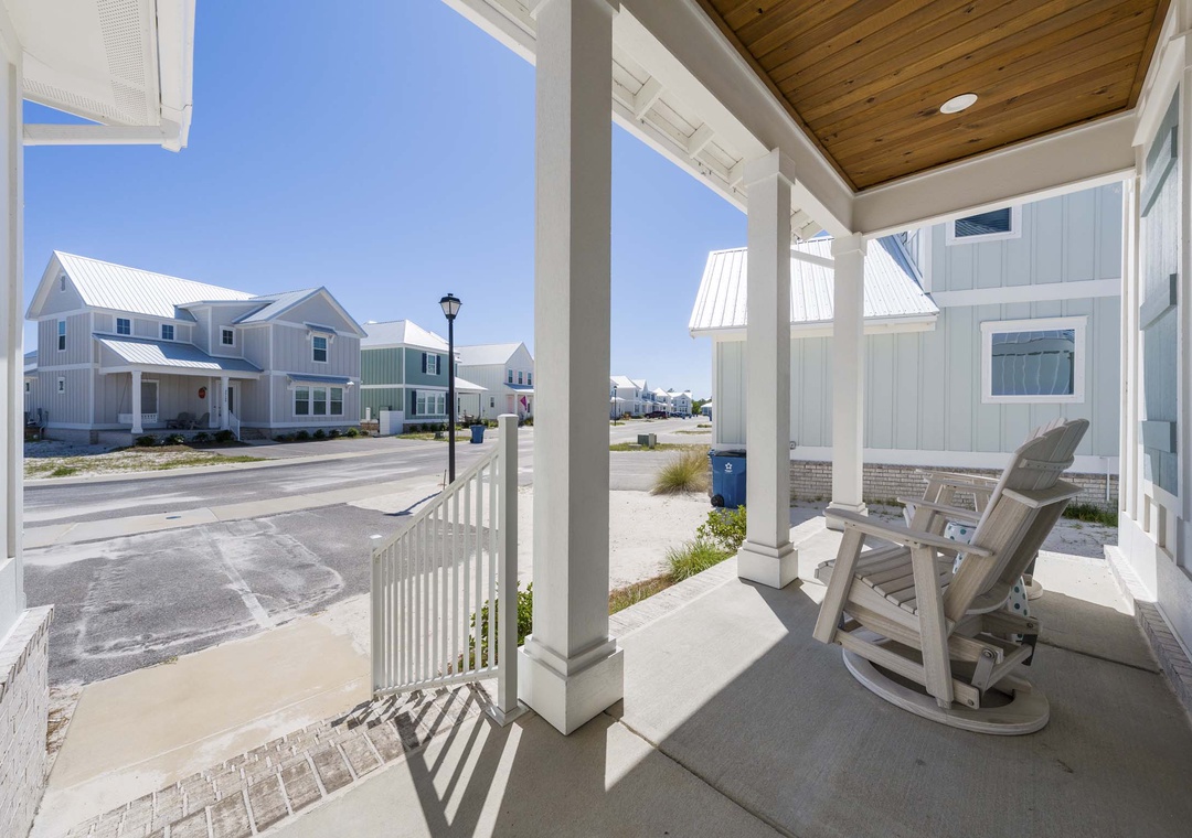 Welcoming front porch at Summer Salt 24181