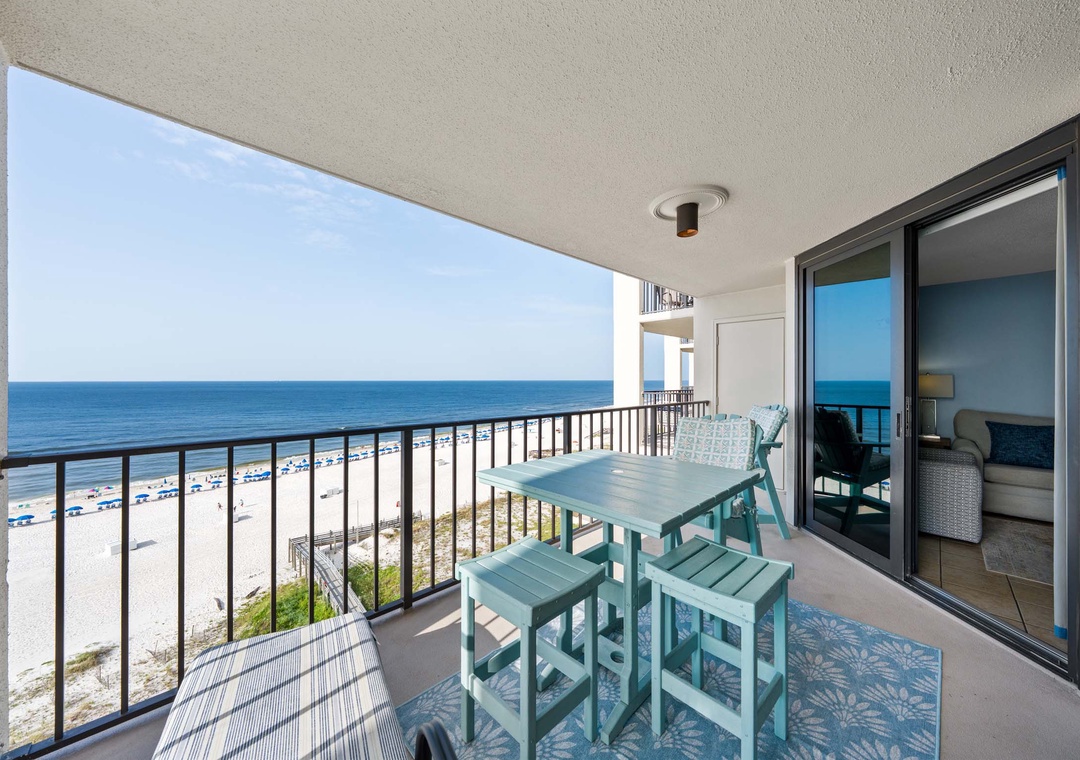 Private balcony at Phoenix III 3086