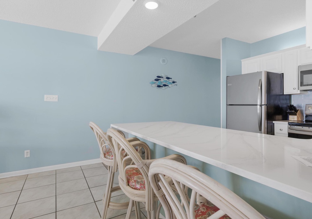 Eat-in kitchen bar seating