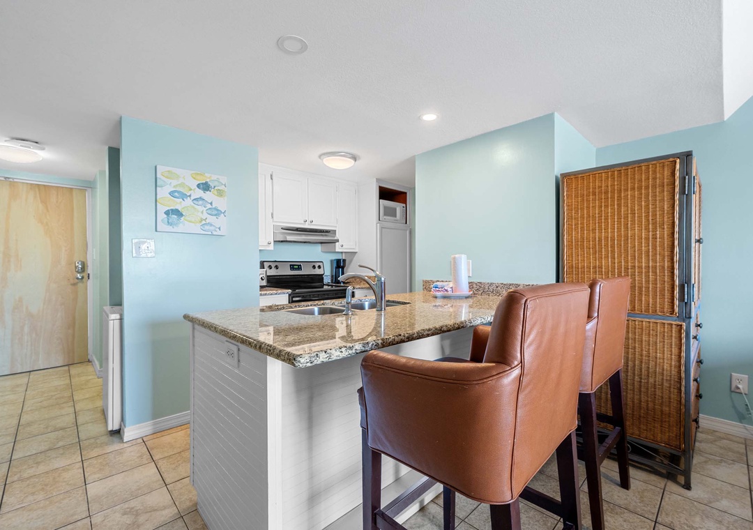 Eat-in kitchen bar seating