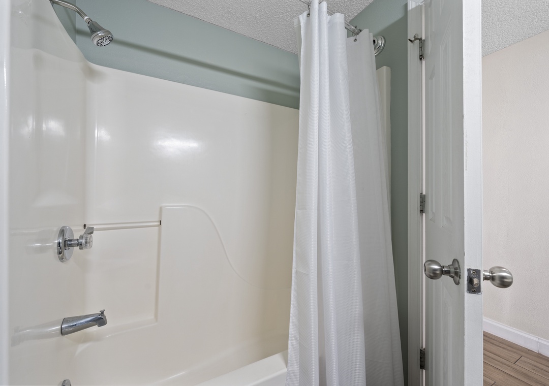 Guest bathroom with shower/tub combo