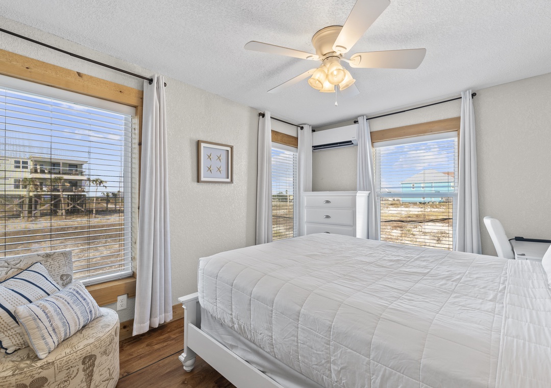 Bedroom 3 with queen bed