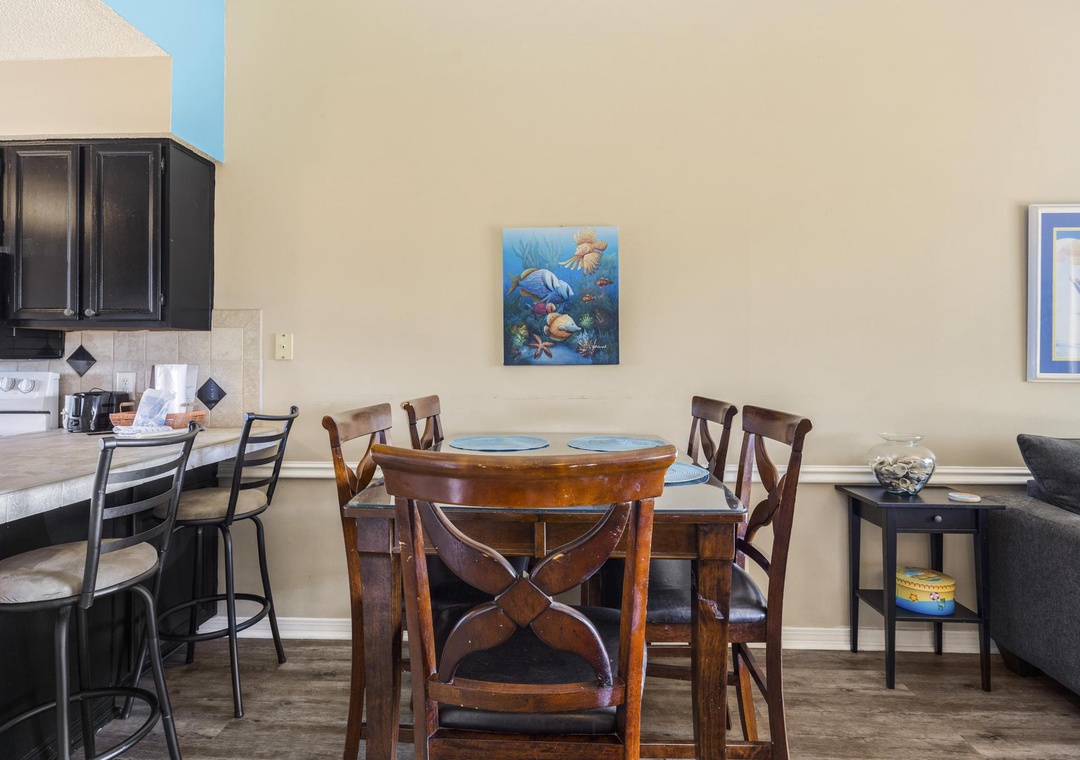 Breakfast bar and dining area