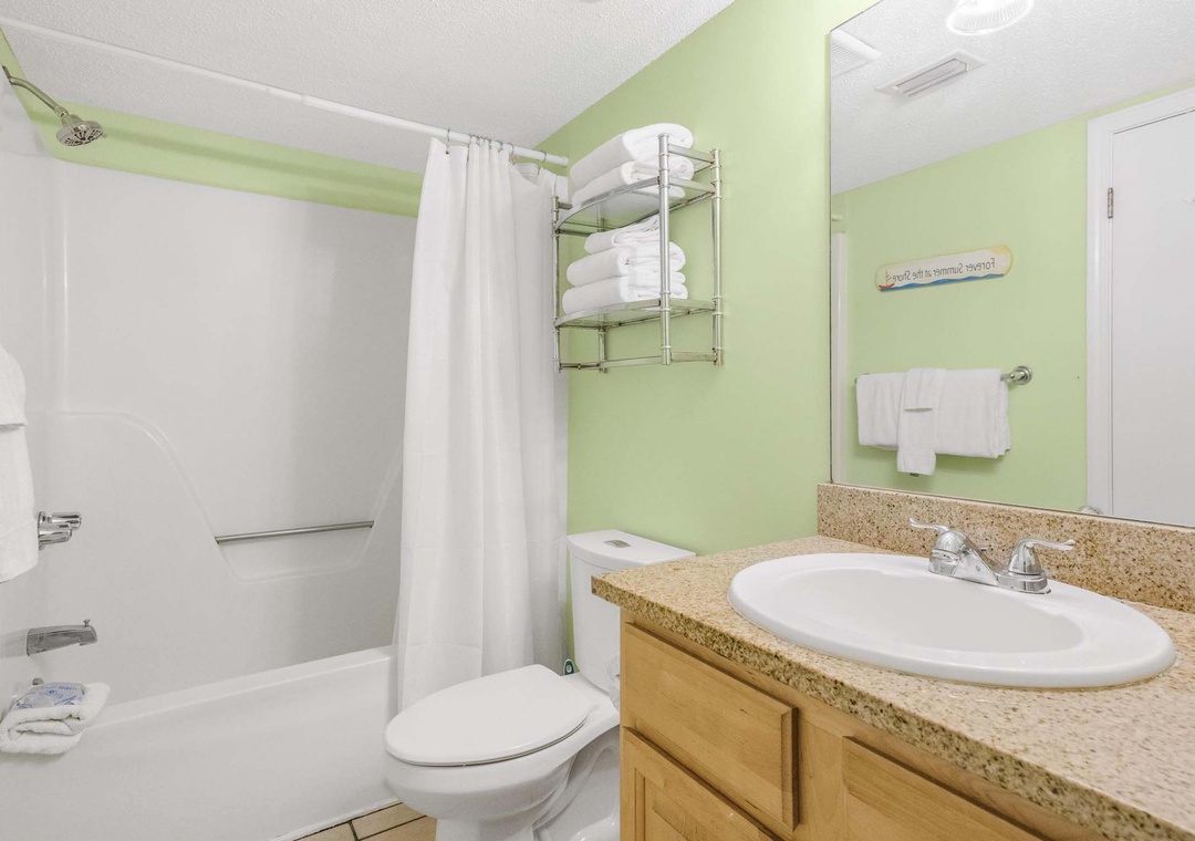 Full bathroom with shower/tub combo