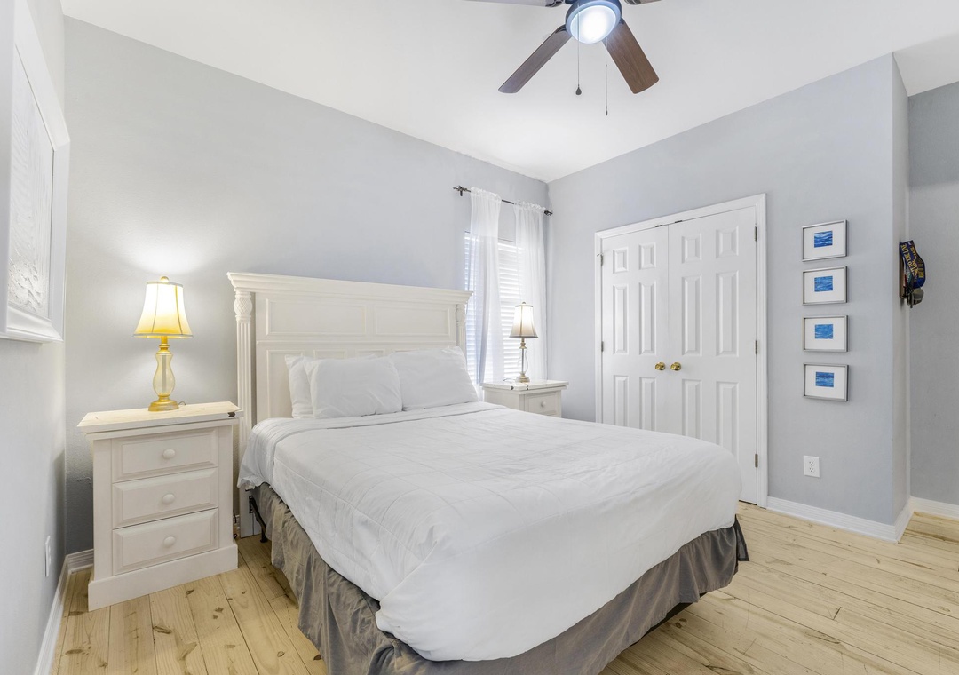 Queen primary bedroom