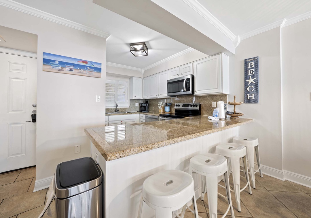 Eat-in kitchen bar seating