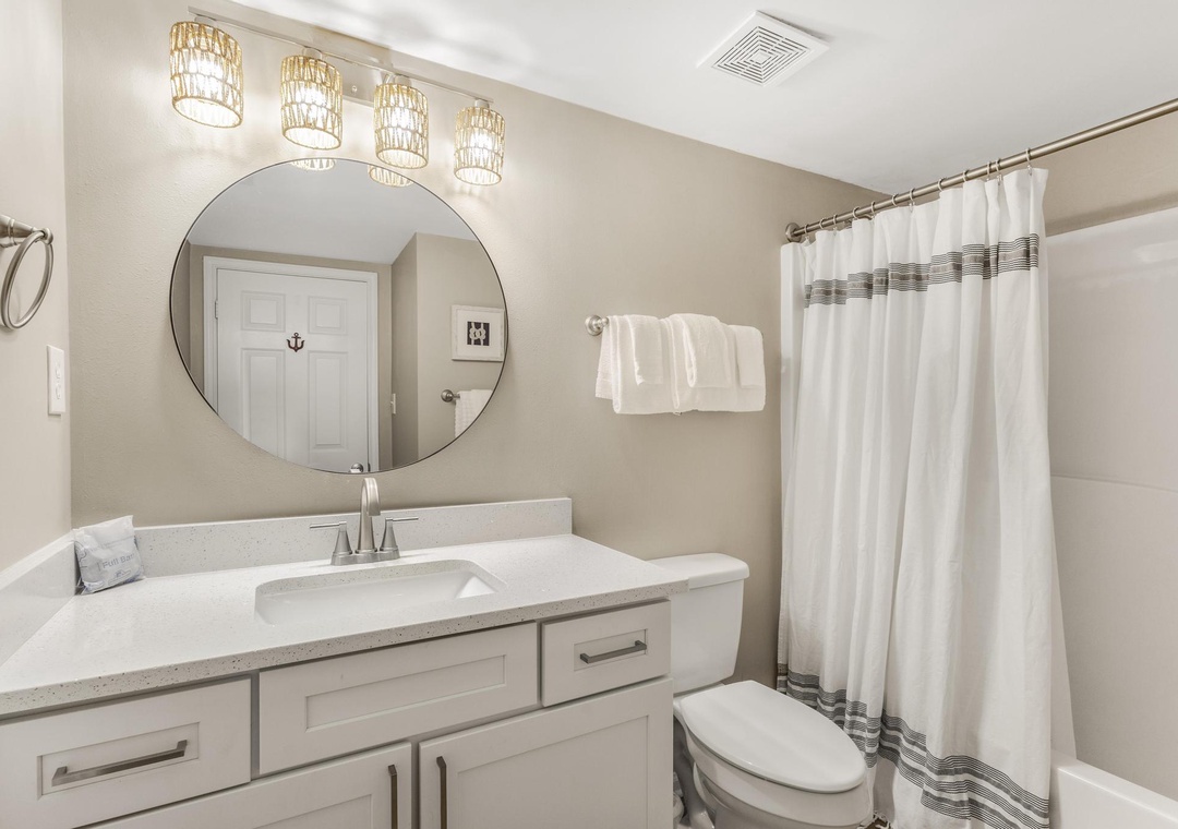 Guest bathroom with shower/tub combo