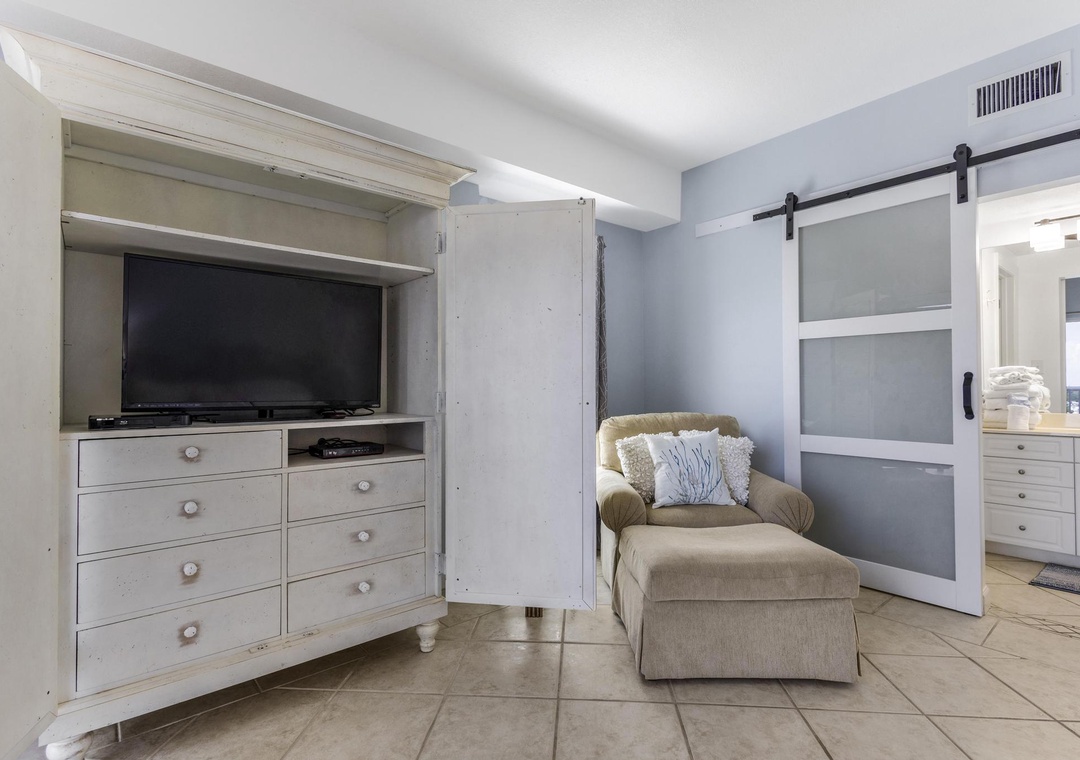 Large flat-screen TV in guest bedroom 3