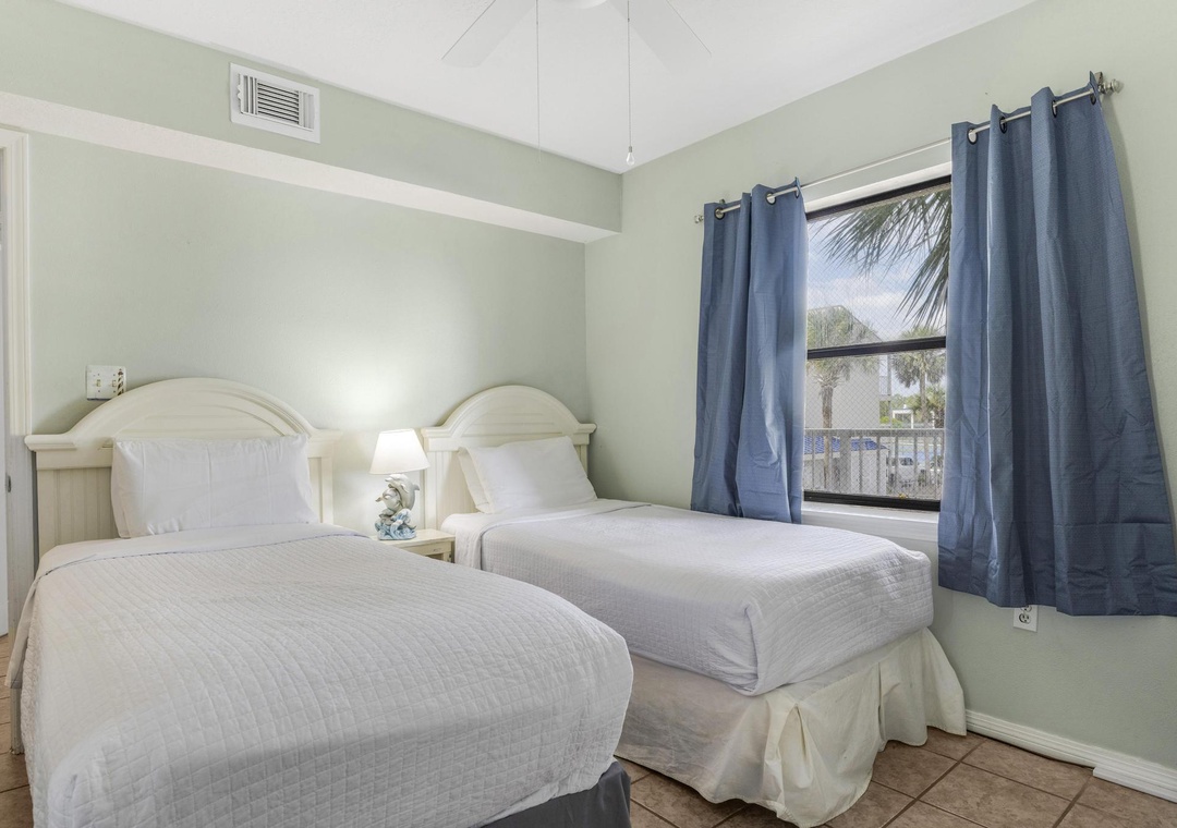Guest bedroom 2 with two twin beds