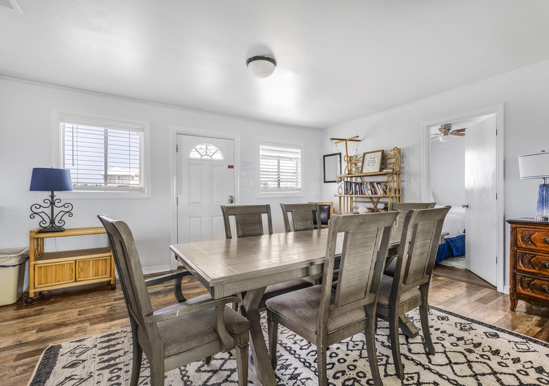 Seating for six at the dining table