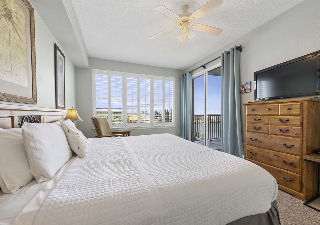 King primary bedroom with balcony access