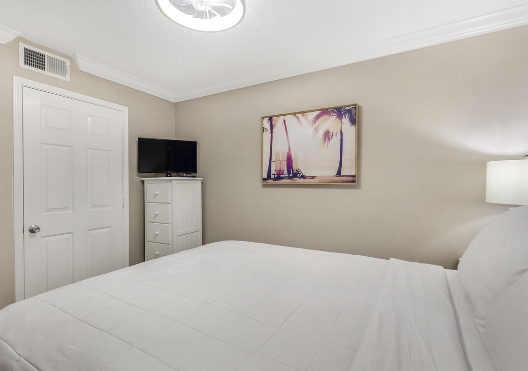 Guest bedroom with queen bed