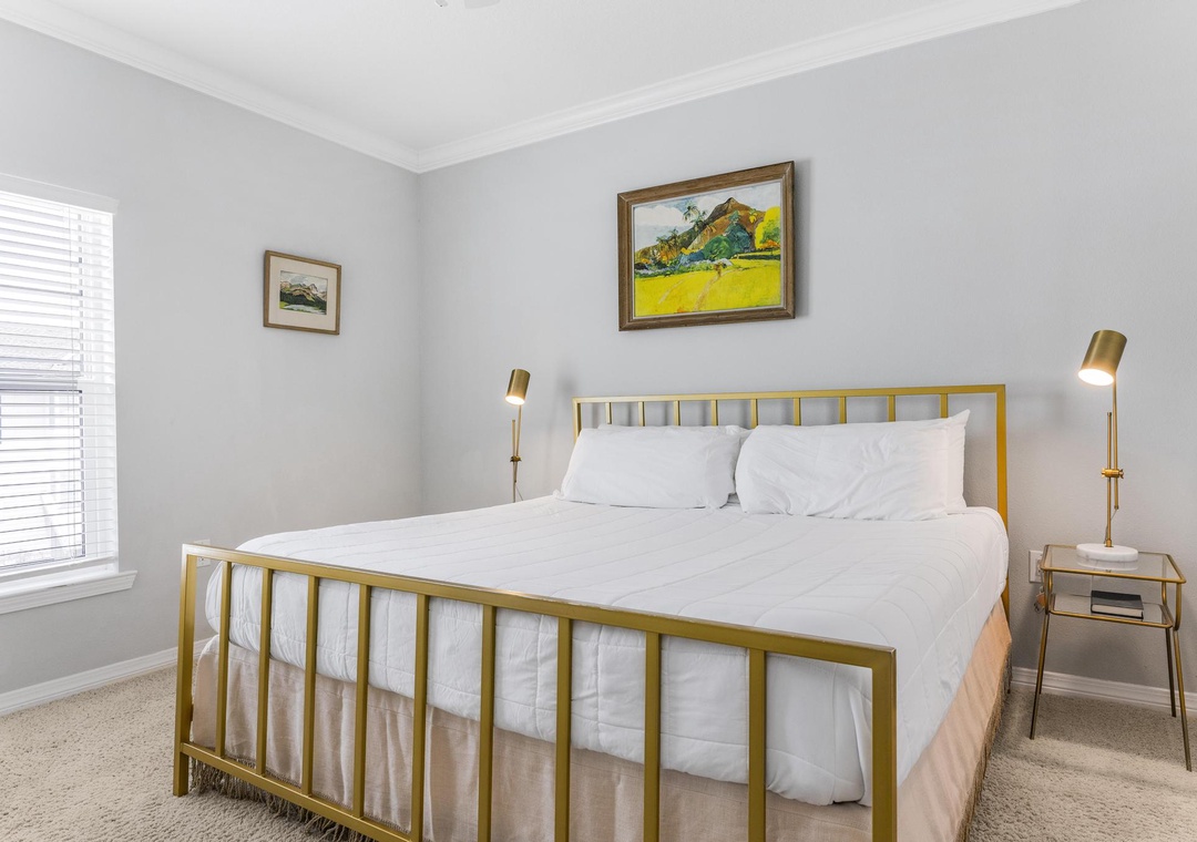 Upstairs primary bedroom