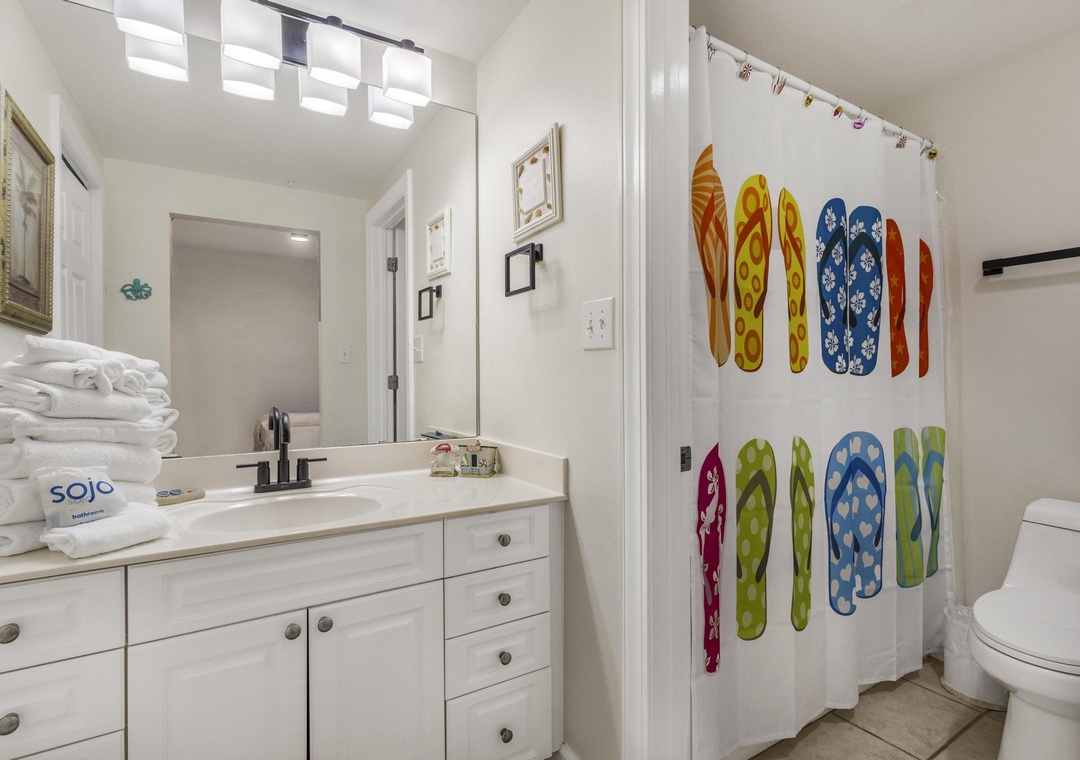 Guest ensuite bathroom 1
