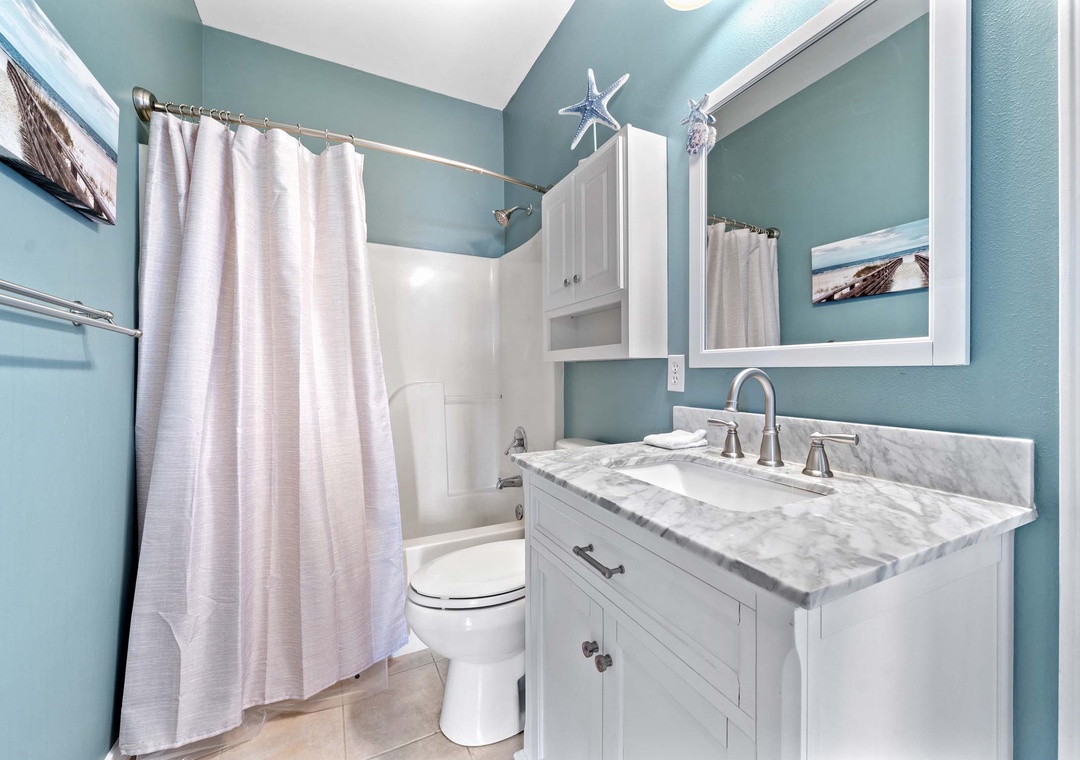 Guest bathroom with shower/tub combo