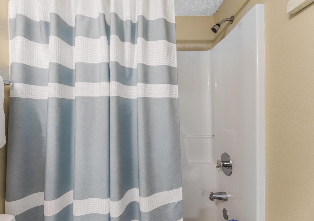 Guest bathroom with shower/tub combo