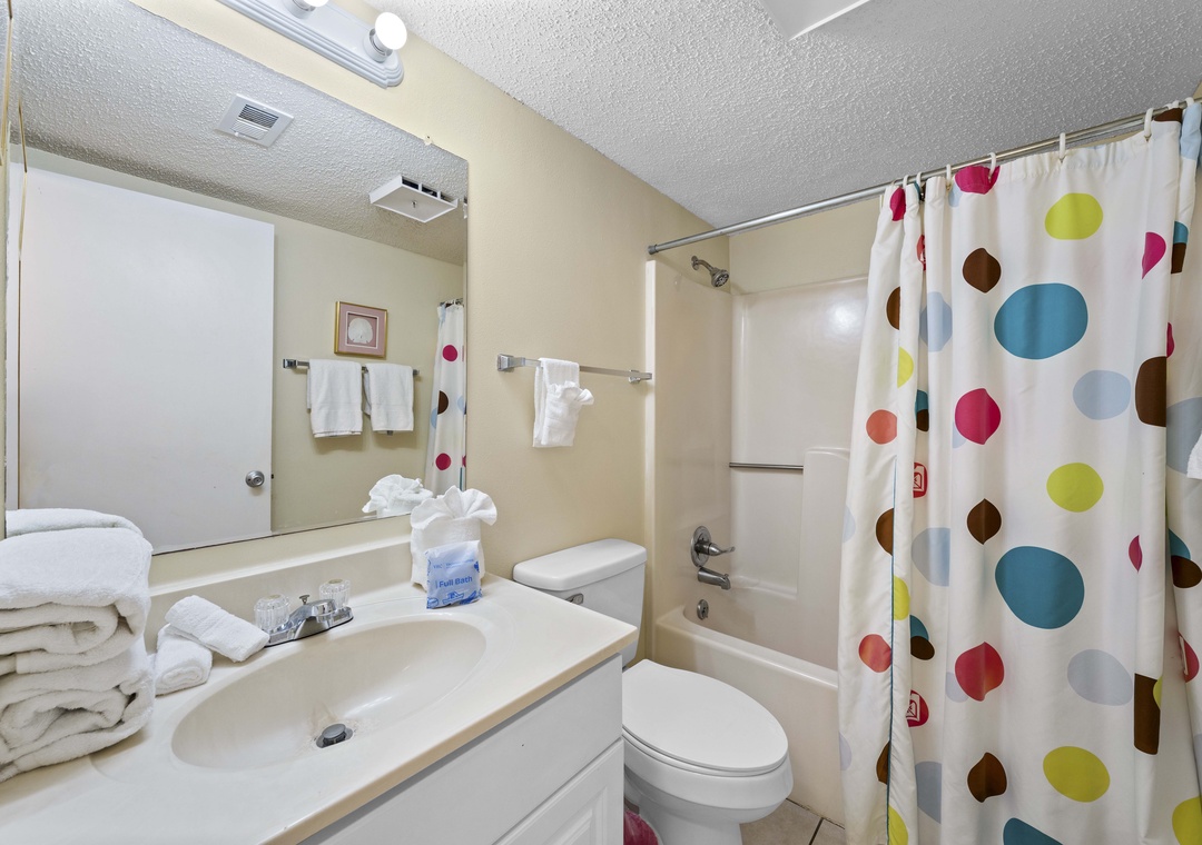 Guest bathroom with shower/tub combo