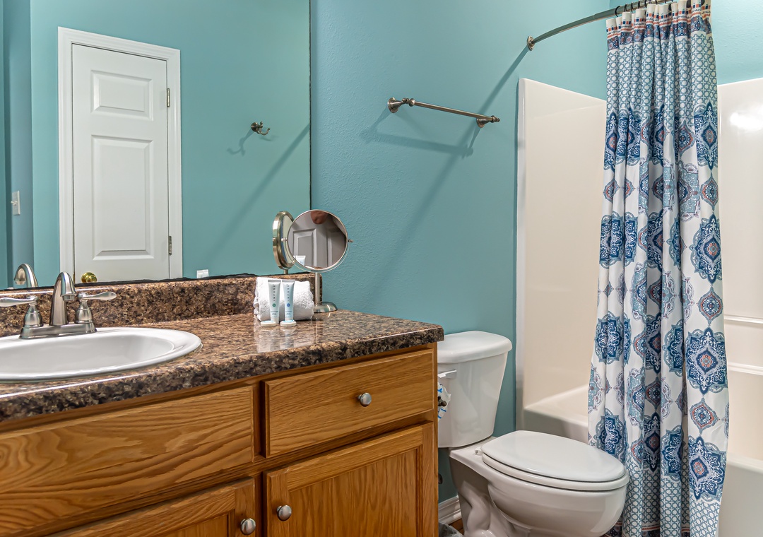 Guest bathroom with shower/tub combo
