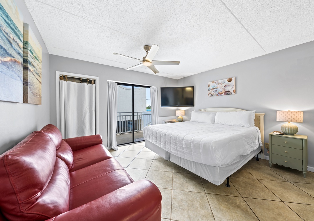 Living and sleeping area