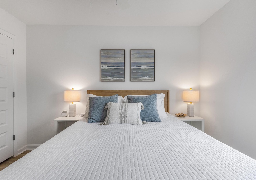 Queen guest bedroom 1
