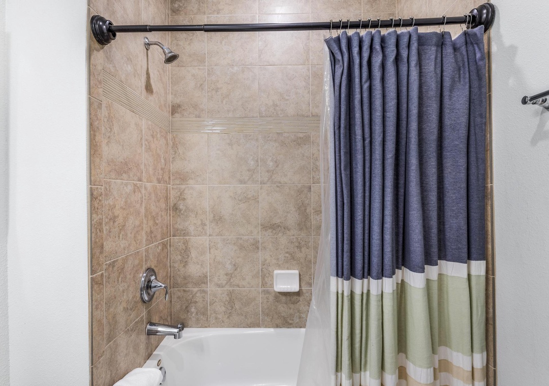 Guest bathroom with shower/tub combo