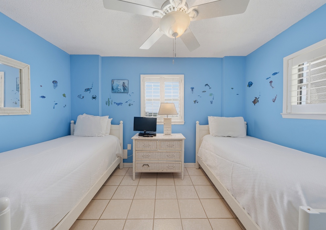 Two twin beds in guest bedroom 2