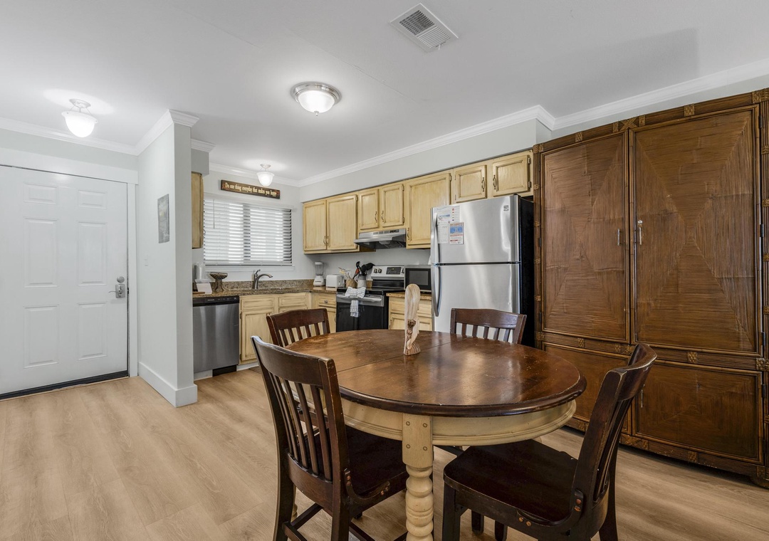 Seating for four at the dining table