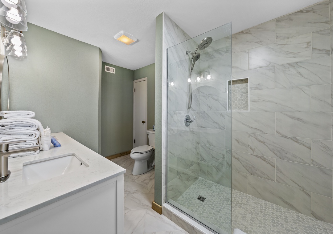 Ensuite bathroom 1 with large shower