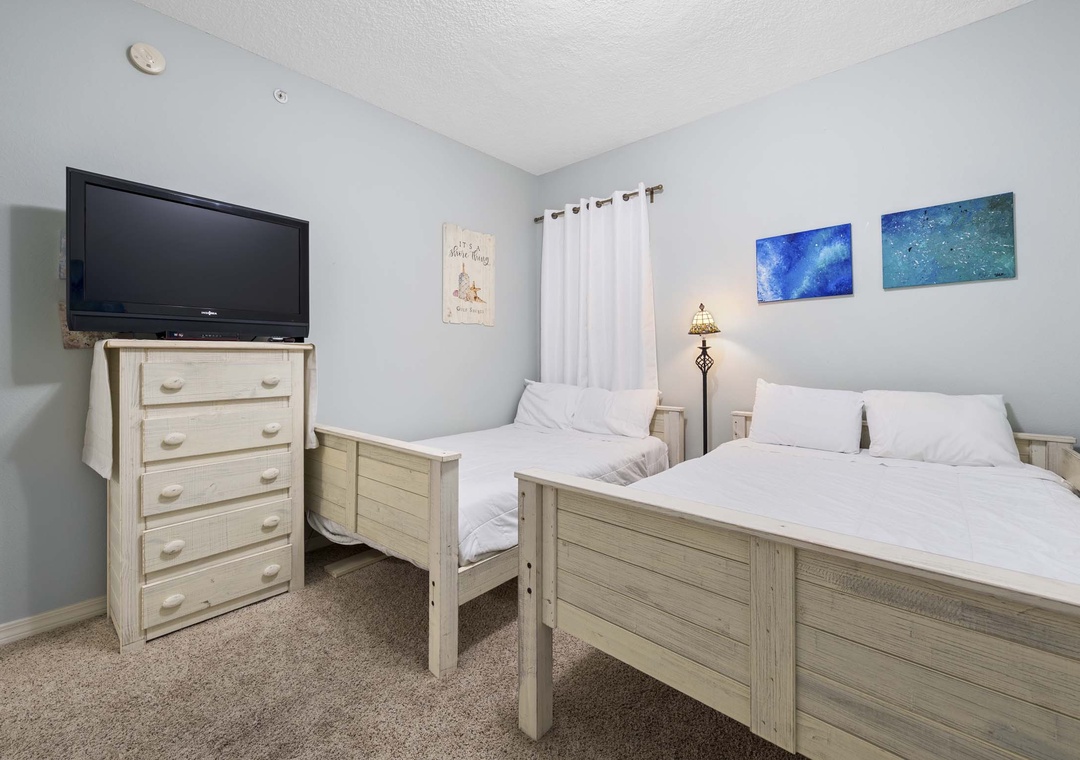 Two twin beds in the guest bedroom