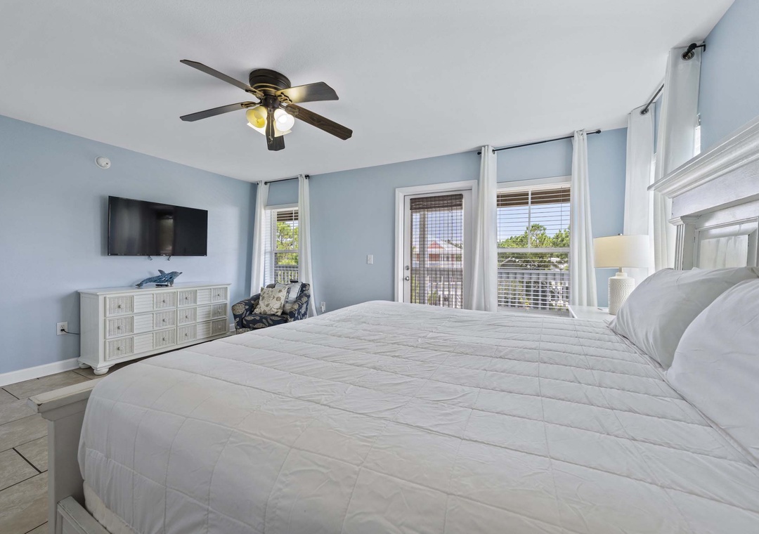 King primary bedroom with balcony access