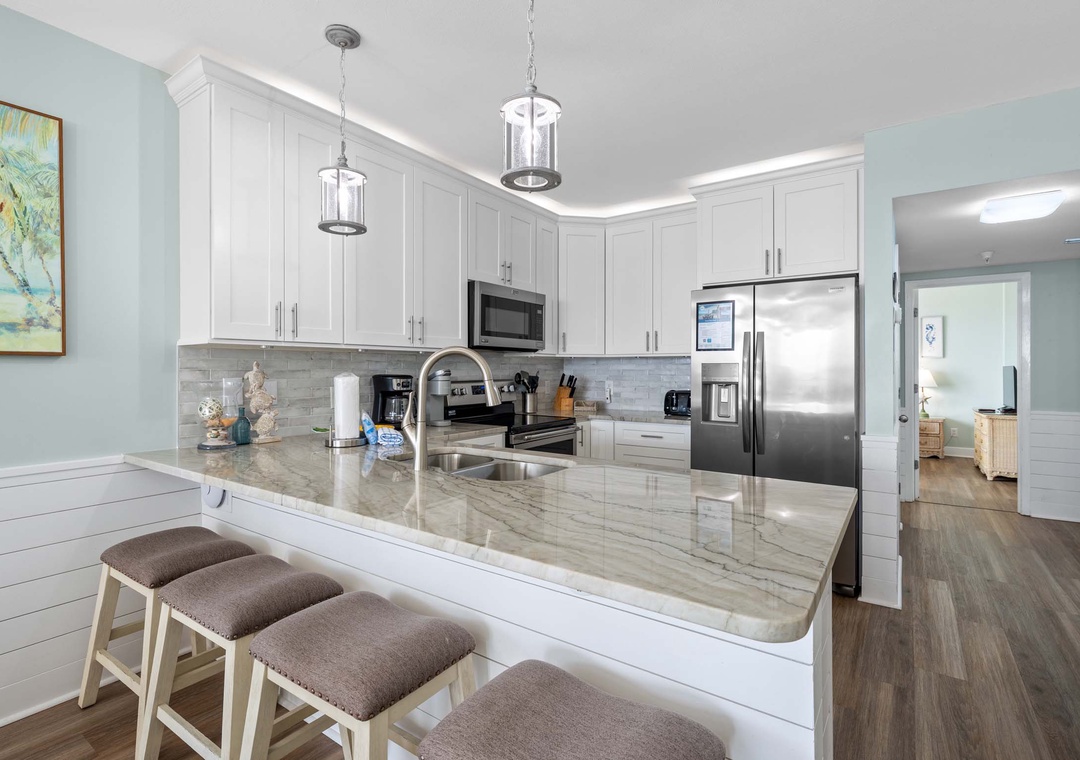 Eat-in kitchen bar seating